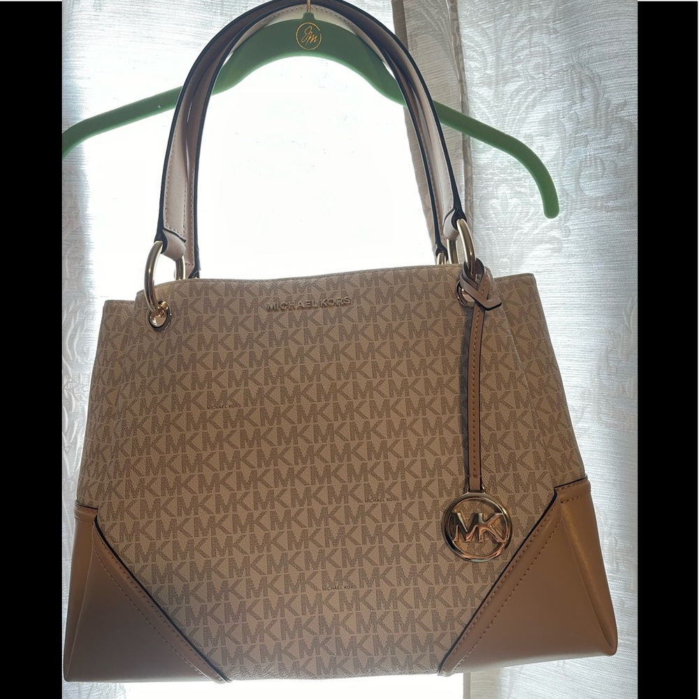 New authentic Michael Kors hand bag
